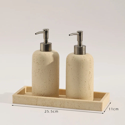 bouteille de désinfectant et accessoires de salle de bain luxe