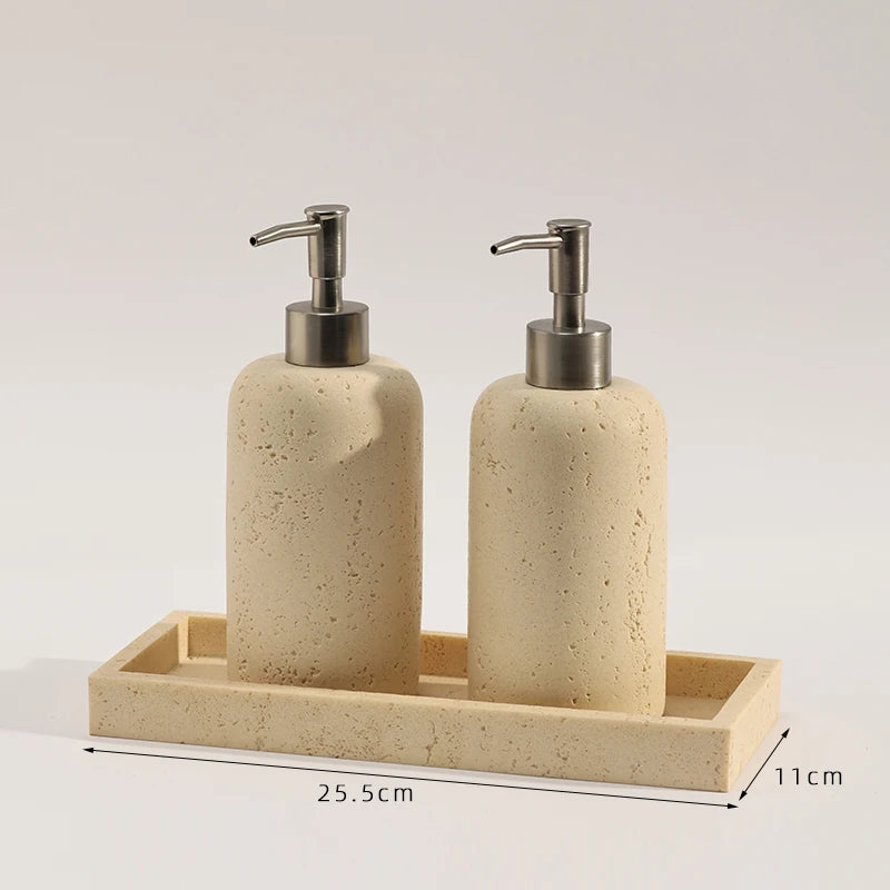 bouteille de désinfectant et accessoires de salle de bain luxe - vue 18 sur 19