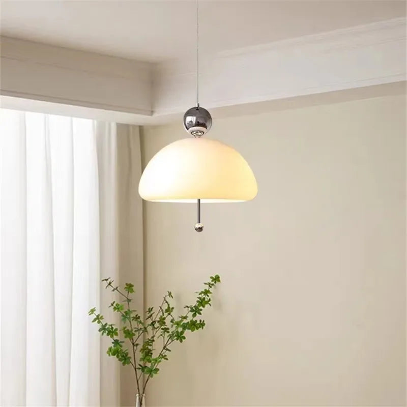 suspension en verre blanc laiteux forme fleur style bauhaus - vue 5 sur 11
