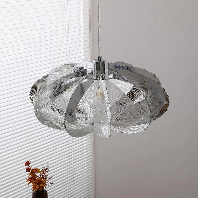 Postmoderne minimalistische Pendelleuchte mit eleganten geometrischen Mustern - vue 3 sur 7