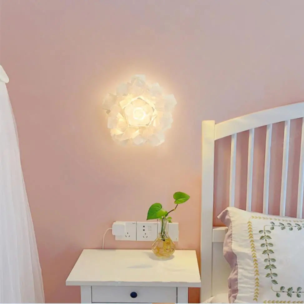 Moderne LED-Wandleuchte aus Acryl mit weißer Blume – romantisches Design - vue 2 sur 6