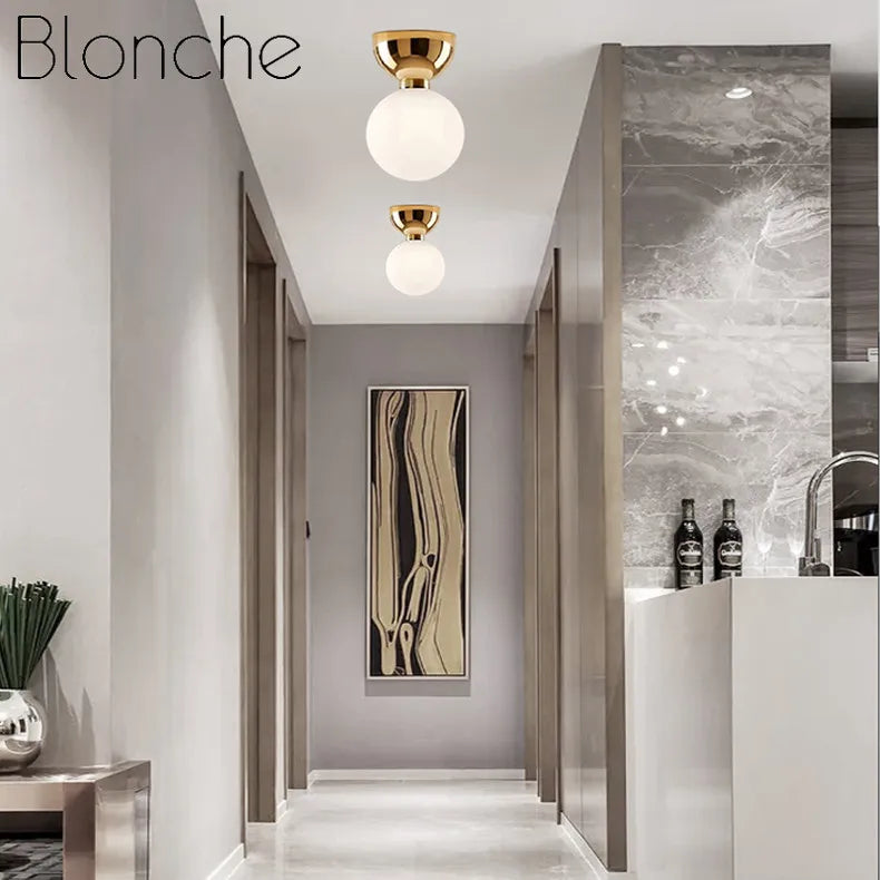Moderner, minimalistischer Deckenleuchter aus Glas für ein elegantes Interieur - vue 2 sur 10