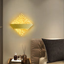 Moderne luxuriöse LED-Wandleuchte mit Federn im minimalistischen Design