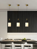 Moderne Pendelleuchte aus Naturstein für minimalistisches Licht