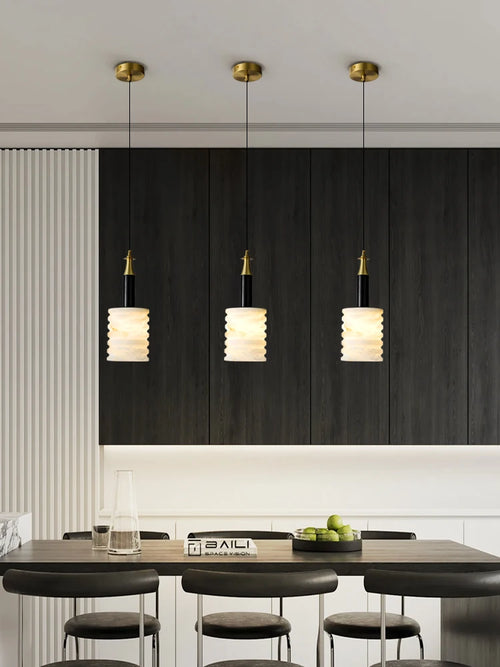 Moderne Pendelleuchte aus Naturstein für minimalistisches Licht - vue 3 sur 8