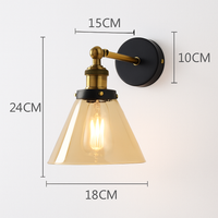 Wandleuchte mit Glasschirm