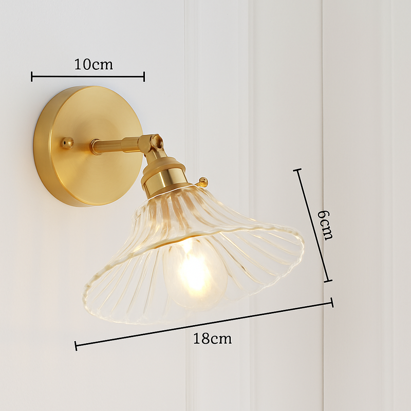 Applique murale dorée à LED et abat-jour en verre