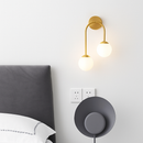 Moderne LED-Wandleuchte aus Opalglas