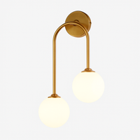 Moderne LED-Wandleuchte aus Opalglas