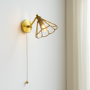 Moderne LED-Wandleuchte mit Zugschalter und Kette