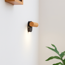 Minimalistische drehbare Wandleuchte aus Holz mit LED-Schalter