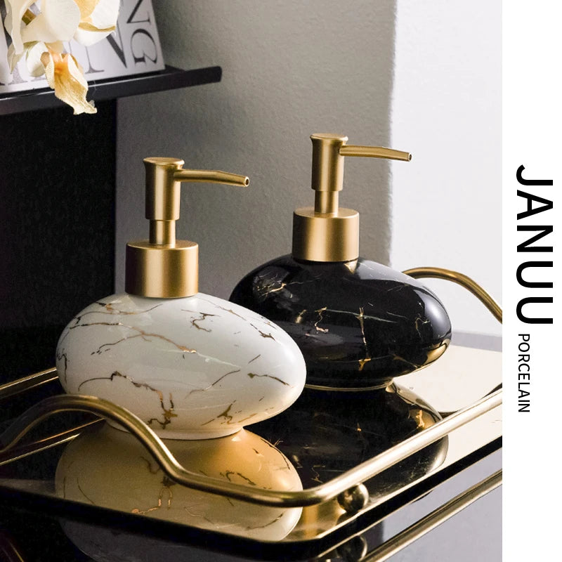 bouteille de rangement pour linge et désinfectant luxe hôtel