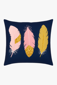 coussin bleu marine à motifs géométriques pour décoration intérieure