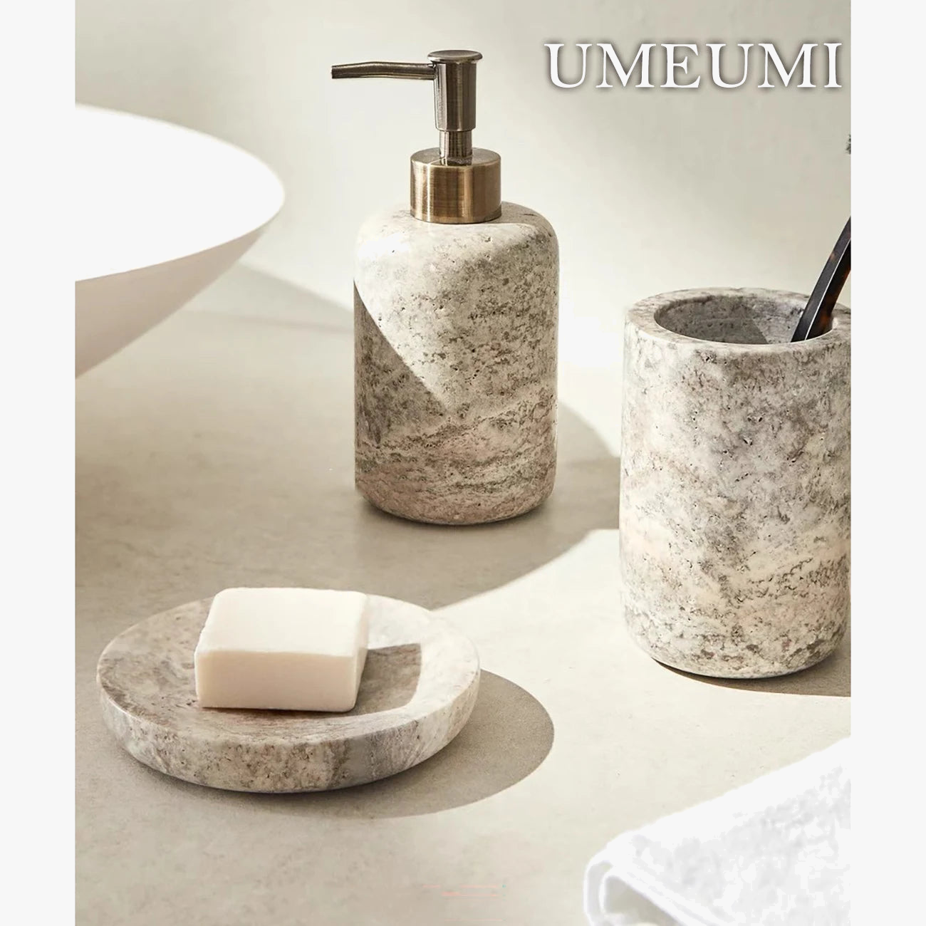 ensemble de salle de bain en marbre naturel et travertin