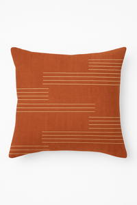 housse de coussin carrée motif géométrique marron élégant