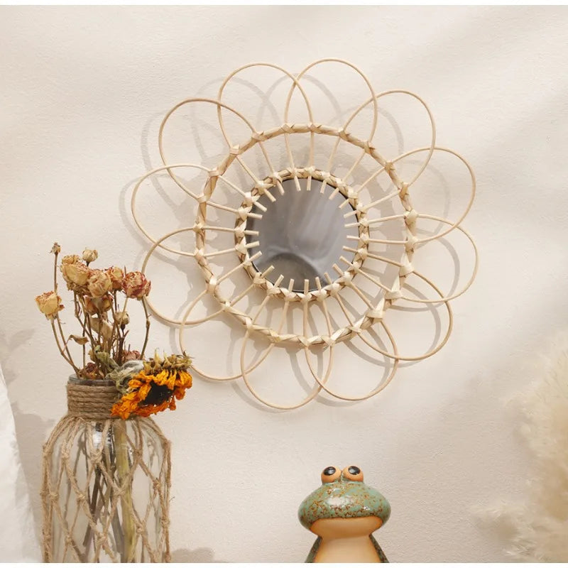 miroir suspendu en rotin tournesol décoratif pour une ambiance bohème