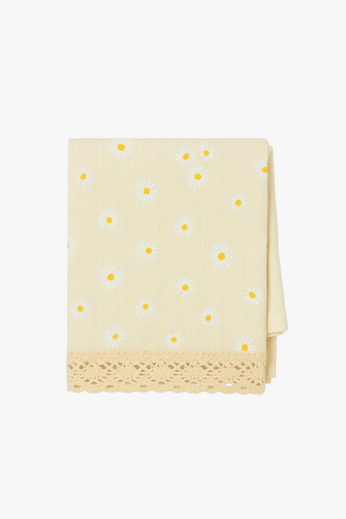 Nappe style champetre dentelle marguerite pompons table salle