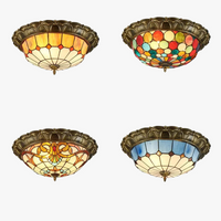 Klassische LED-Deckenleuchte mit buntem Glas für dekorative Innenbeleuchtung