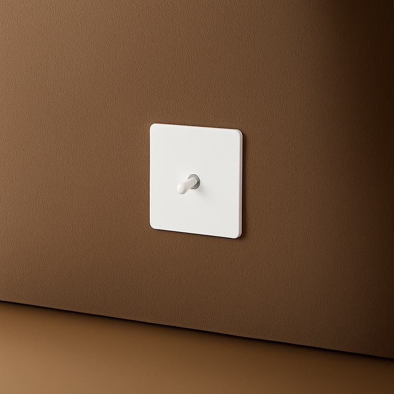 Prise électrique en acier blanc mat bords arrondis