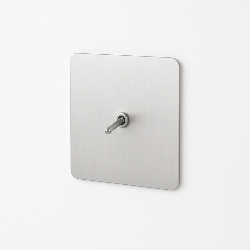 Prise électrique en acier gris clair brossé bords arrondis