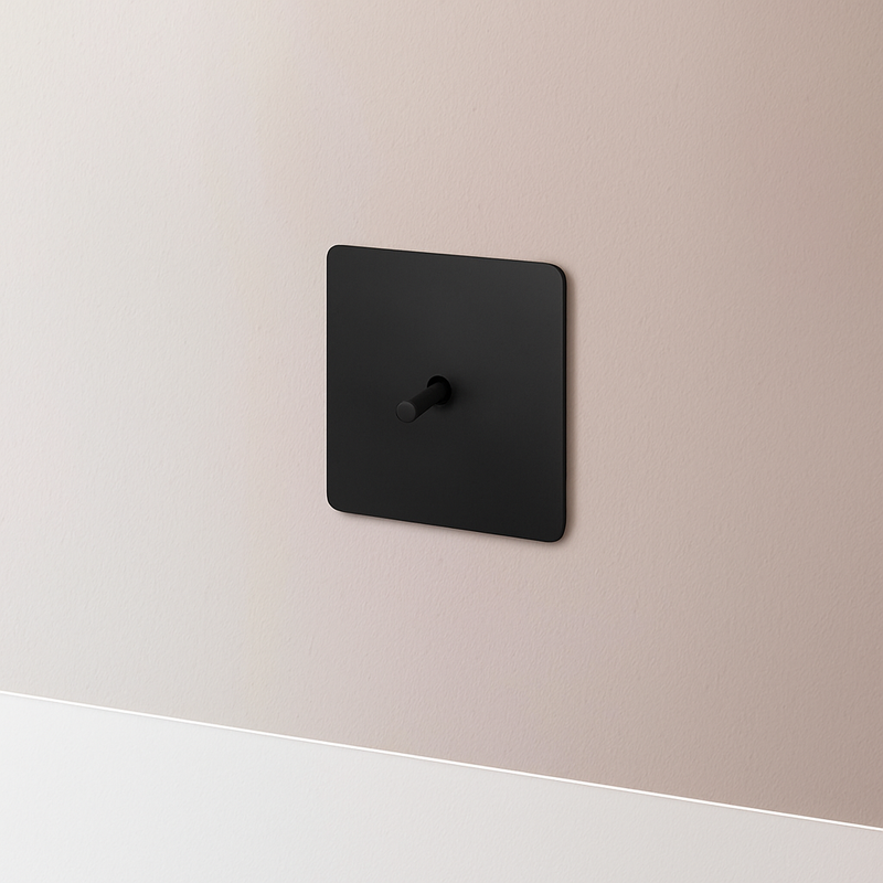 Prise électrique et double USB et USB type C en acier noir mat