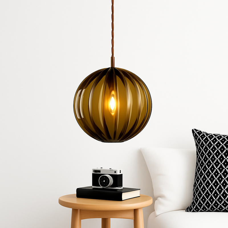 Suspension design à LED en boule de verre colorée