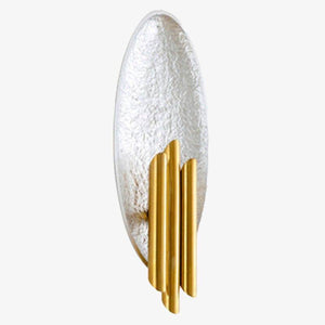 Design-Wandleuchte mit ovaler Muschel und goldfarbenen Zylinderlampen Shell