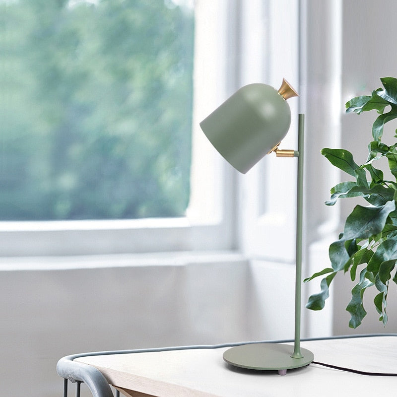 Lampe de bureau moderne en métal coloré Verne