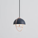 Suspension design avec abat-jour en métal et cercle doré Skye