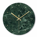 Horloge murale ronde design en verre style marbre vert et détails dorés 30cm