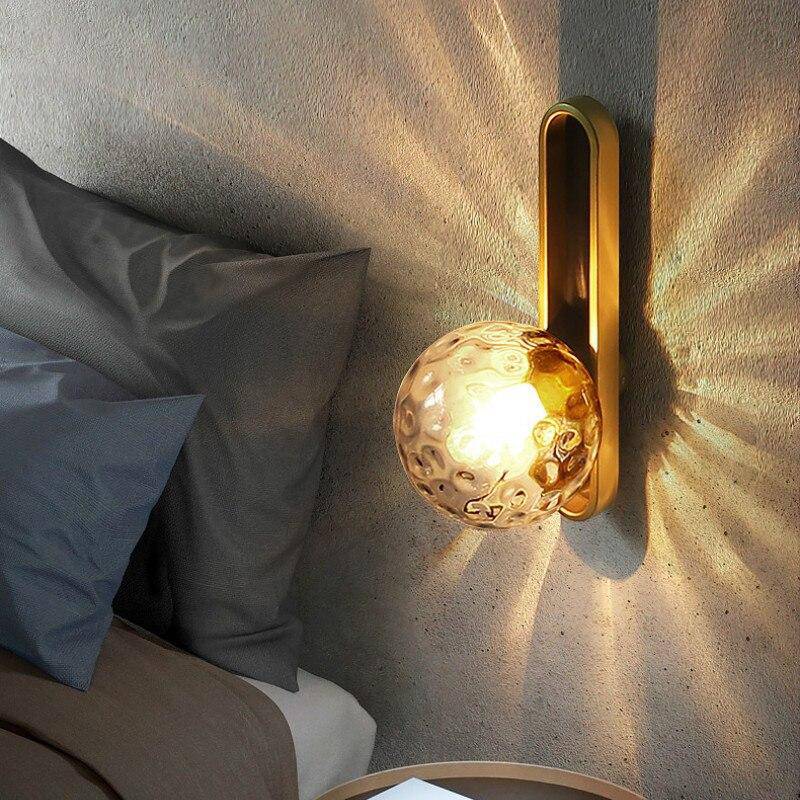 Applique murale design dorée avec boule en cristal American - vue 6 sur 8