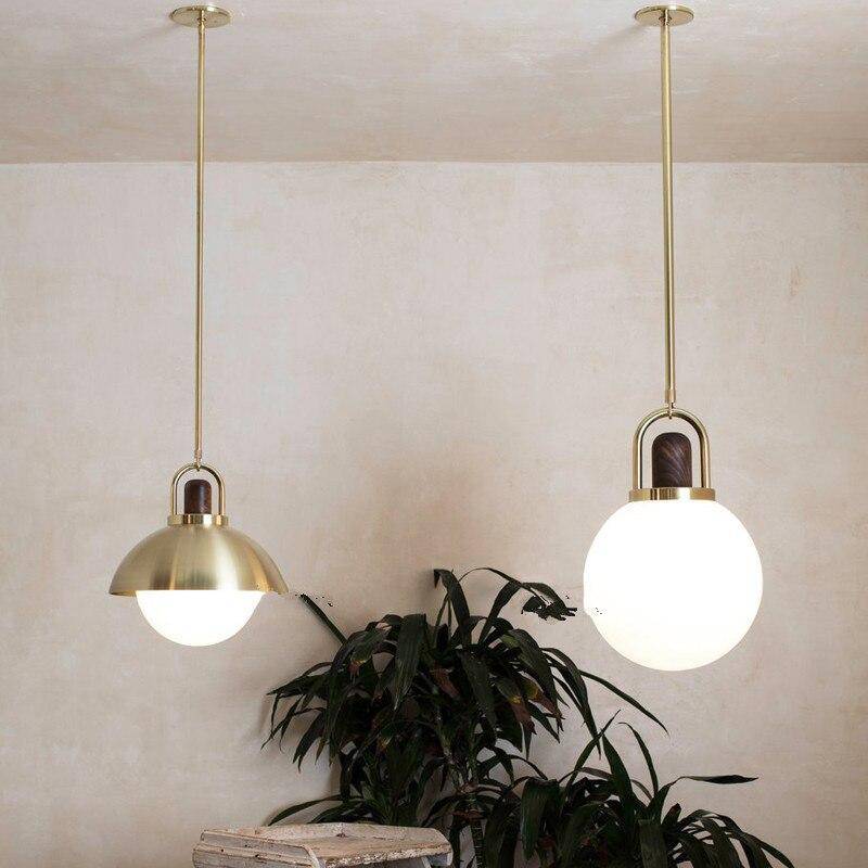 Suspension design LED avec boule en verre et métal doré