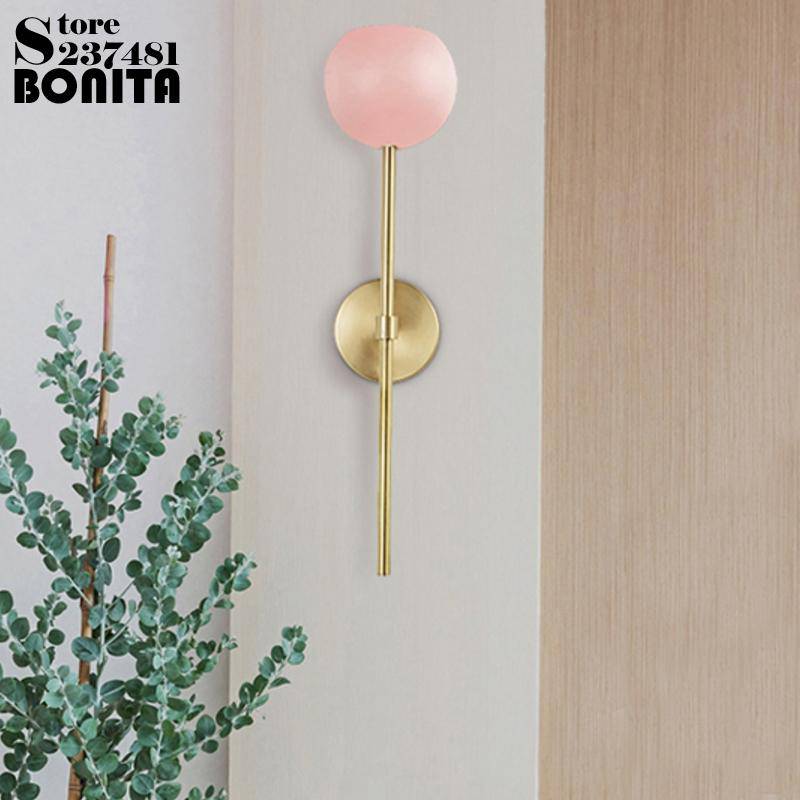 Applique murale LED baton doré et boule en verre