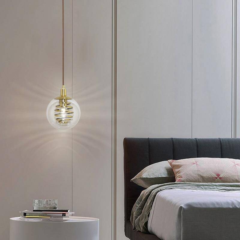 Suspension design en verre avec spirale dorée - vue 6 sur 14