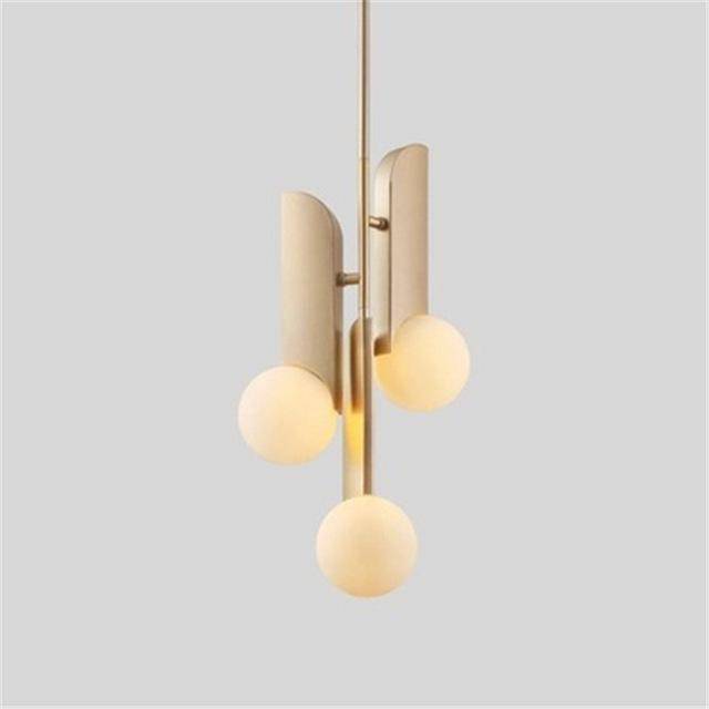 Suspension design à LED doré avec boules Brass
