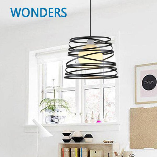 Suspension design spirales irrégulières noire