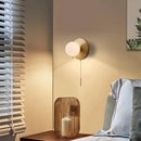 Applique murale moderne LED avec boule en verre et socle circulaire doré