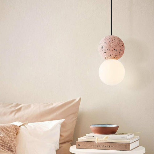 Suspension design en boule en ciment façon terrazzo LED