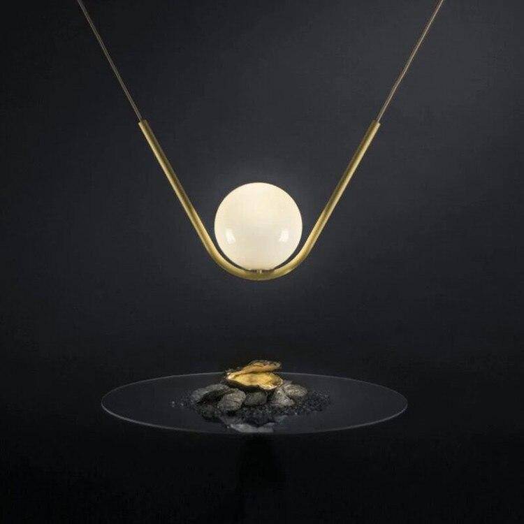 Suspension design sur fil en métal doré et boule en verre Art - vue 3 sur 5