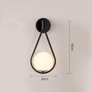 Applique murale design LED doré avec boule blanche Sconce