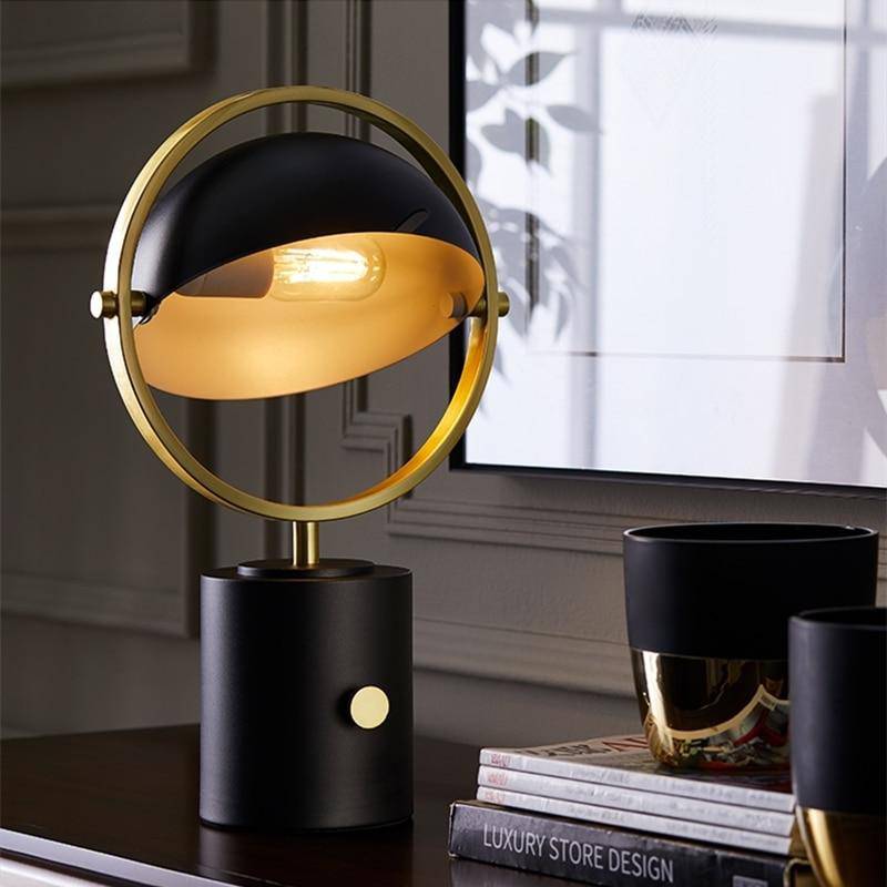 Lampe à poser design à LED en métal noir avec cercle doré Décor - vue 4 sur 6