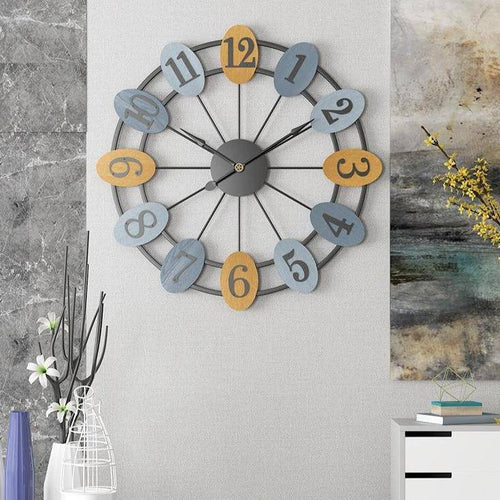 Horloge murale ronde avec chiffres dans bulles colorées 50cm