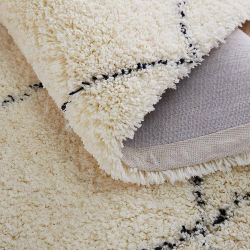 Tapis shaggy rectangle blanc à quadrillage noirs