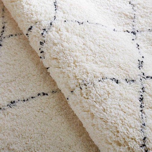 Tapis shaggy rectangle blanc à quadrillage noirs