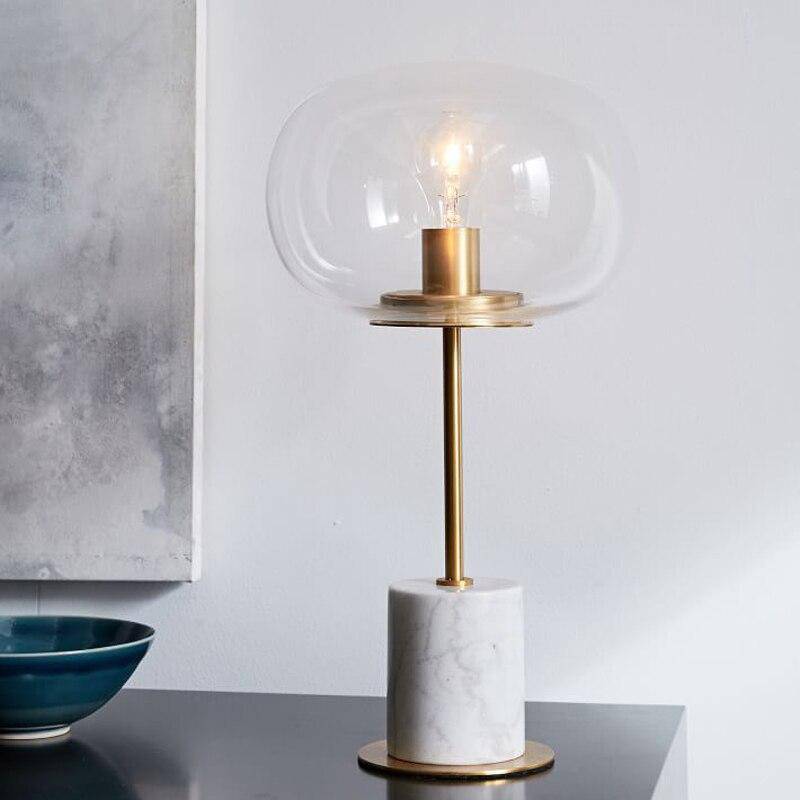 Lampe à poser design LED en marbre avec tige dorée et boule en verre - vue 3 sur 5