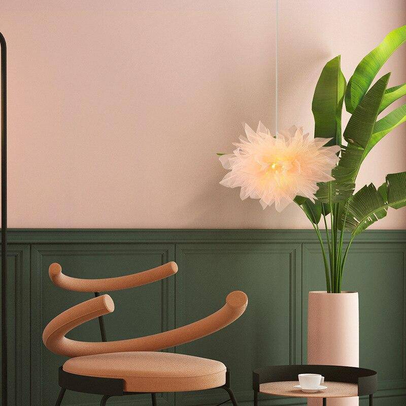 Suspension design LED avec fleur en tissu