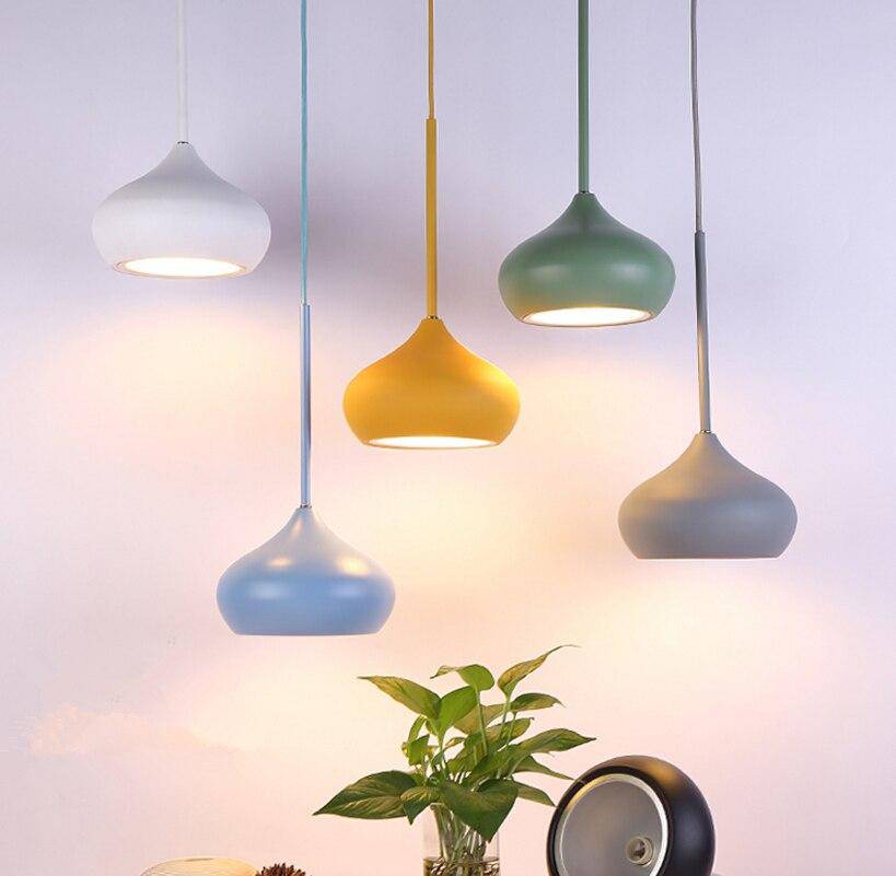 Suspension design à LED ovale de couleurs - vue 4 sur 10