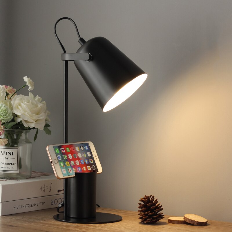 LED-Tischlampe mit integriertem Stiftehalter Ninal, bunt