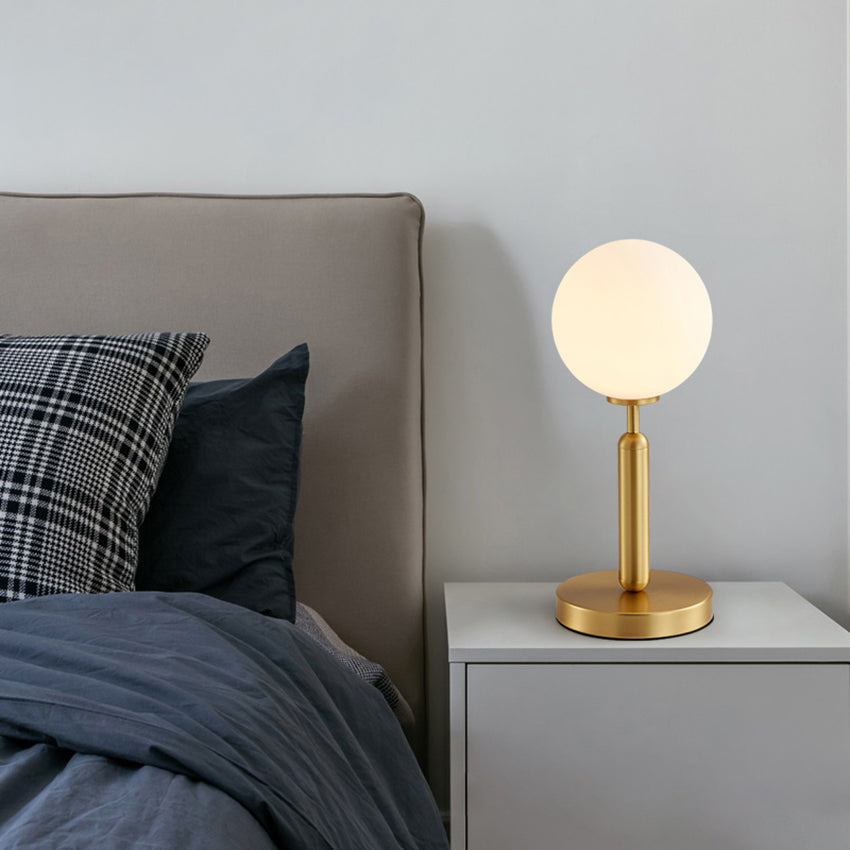 Lampe à poser avec lumière ronde et base dorée Ivy - vue 6 sur 8