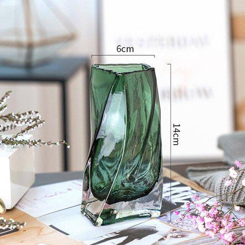 Vase en verre design au style géométrique Urna